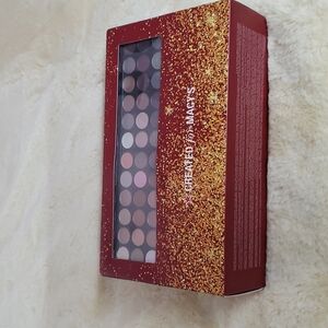 ESSENTIAL Make up Wardrobe  120 eye shadows , 40 Lip gloss and more